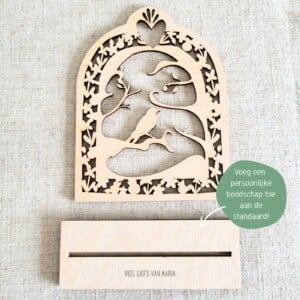 Houten Vogel in Boom Kaart, Kunstwerk door de brievenbus (met kaarthouder).