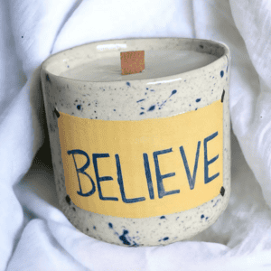 Handgemaakte Keramiek - Sojawaskaars - Ted Lasso BELIEVE