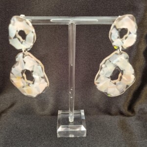 Epoxy oorbellen ‘flair’ met parelmoer – licht roze