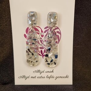 Epoxy oorbellen ‘recht’ ingelegd met gespiegeld glas