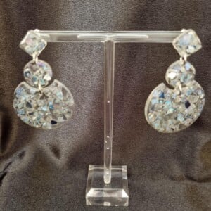 Epoxy oorbellen ‘stijlvol’ ingelegd met gespiegeld glas