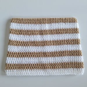 Gehaakte muts 'White & tan'