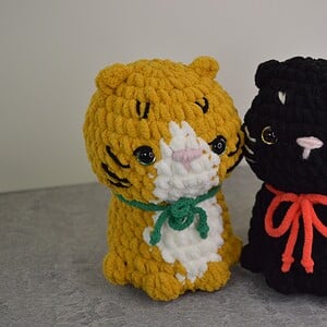 Cute sitting cats/ Schattig gehaakt zittend katjes: blanket en velvet garen