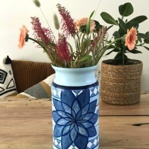 Ronde vaas met verfijnde Arabische patronen