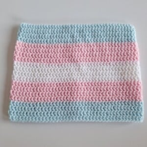 Muts 'transgender flag'