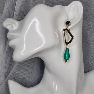 Statement oorbellen met polaris en Swarovski - emerald green