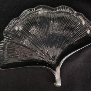 Combideal schaaltje ‘Ginkgo’ zwart zilver + 2 amberblokjes