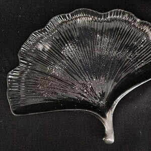 Combideal schaaltje ‘Ginkgo’ zwart zilver + 2 amberblokjes