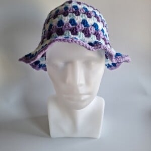 Gehaakte bucket hat 'Blueberry'