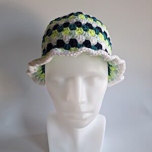 Gehaakte bucket hat 'Blueberry mojito'