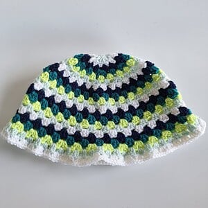Gehaakte bucket hat 'Blueberry mojito'
