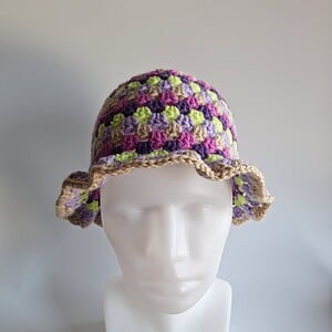 Gehaakte bucket hat 'Grape'