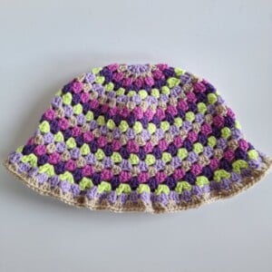 Gehaakte bucket hat 'Grape'