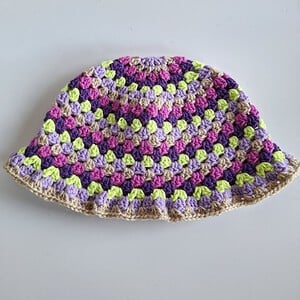 Gehaakte bucket hat 'Grape'