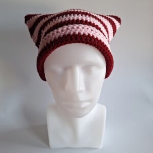 Gehaakte muts 'Burgundy & baby pink'
