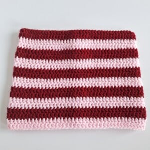 Gehaakte muts 'Burgundy & baby pink'