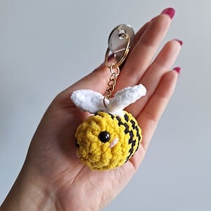 Gehaakte sleutelhanger 'Original bee'