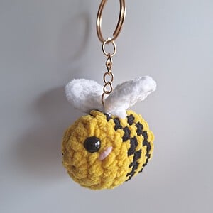 Gehaakte sleutelhanger 'Original bee'