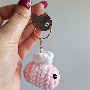 Gehaakte sleutelhanger 'Pink & white'