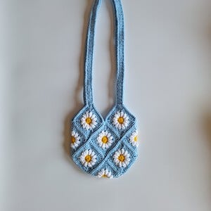 Gehaakte tas 'Baby blue daisy'