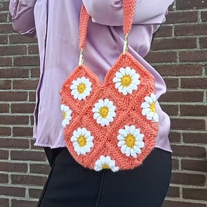 Gehaakte tas 'Coral daisy'