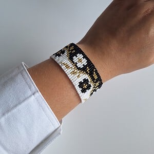 Geweven kralen armband 'Black & white cherry blossom'