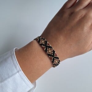 Geweven kralen armband 'Xoxo black & burgundy'