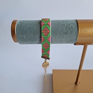 Geweven kralen armband 'Xoxo green & hot pink'