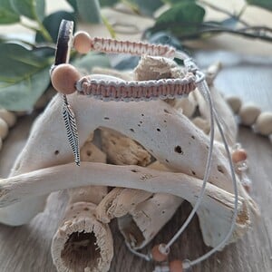Handgeknoopte macramé armband met Aztek symbool