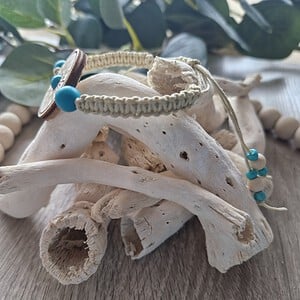 Handgeknoopte macramé armband met turquoise steen