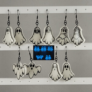 Schattige glow in the dark geest oorbellen