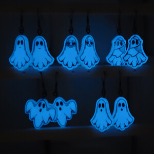 Schattige glow in the dark geest oorbellen