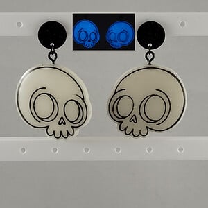 Schedel glow in the dark oorbellen