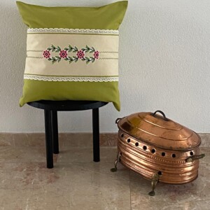 Geborduurd vintage mintgroen kussen