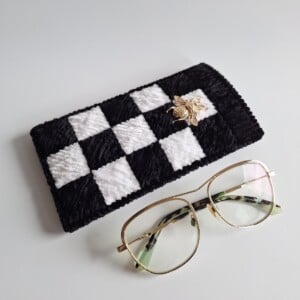 Geweven brillenkoker 'Black & white check'