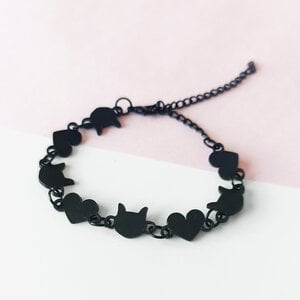 Kattenkopjes en hartjes armband