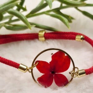 Resin rode adjustable armband