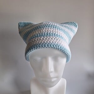 gehaakte muts 'Baby blue & white'