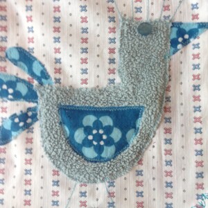 Blauwe tas van vintage stoffen.