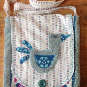 Blauwe tas van vintage stoffen.