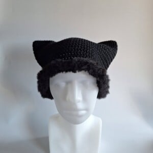Gehaakte muts met imitatiebont 'Basic Black'
