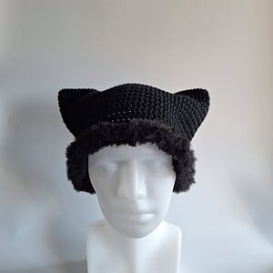 Gehaakte muts met imitatiebont 'Basic Black'