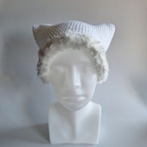 Gehaakte muts met imitatiebont 'Basic white'