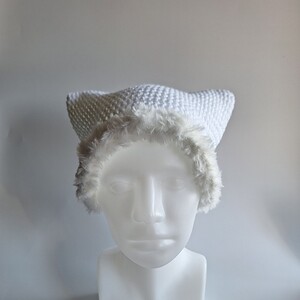 Gehaakte muts met imitatiebont 'Basic white'