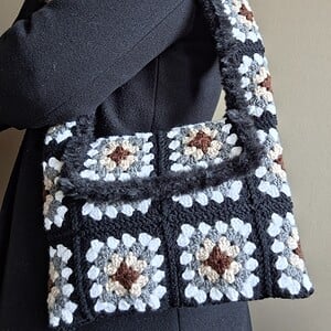 Gehaakte tas 'Furry & black'