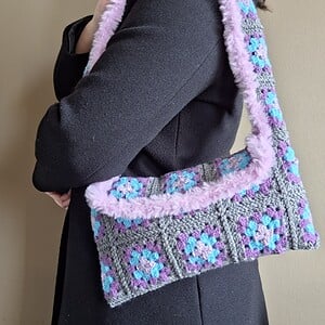 Gehaakte tas 'Furry & grey'