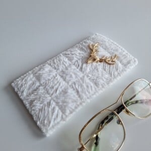 Geweven brillenkoker 'White & gold'