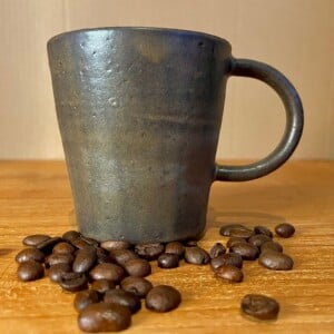 Koffiekop keramiek naturel donkerbruin sparkle handgedraaid