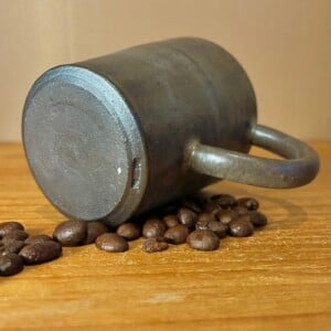 Koffiekop keramiek naturel donkerbruin sparkle handgedraaid