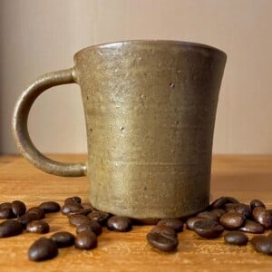 Koffiekop keramiek naturel licht bruin handgedraaid 7x7,5 cm